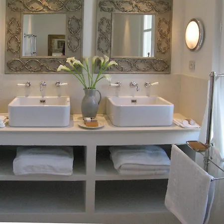Pastis St Tropez Готель 2*